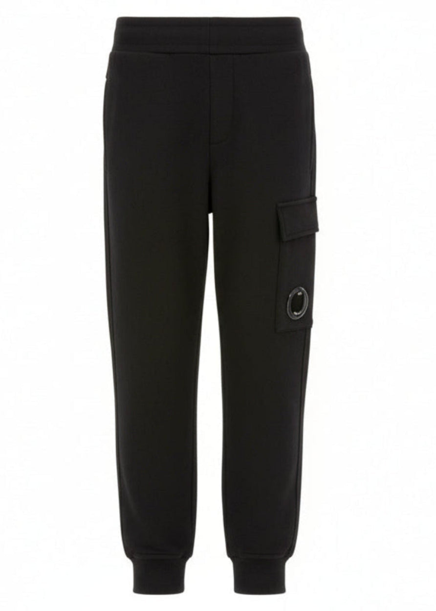CP Company Kids Black U16 Diagonal Fllece Cargo Lens Sweatpants feature an adjustable drawstring waistband, practical side pockets, and signature cargo flap pockets with iconic Lens detailing