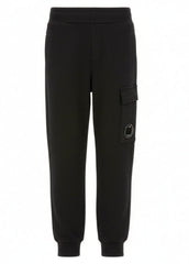 CP Company Kids Black U16 Diagonal Fllece Cargo Lens Sweatpants feature an adjustable drawstring waistband, practical side pockets, and signature cargo flap pockets with iconic Lens detailing