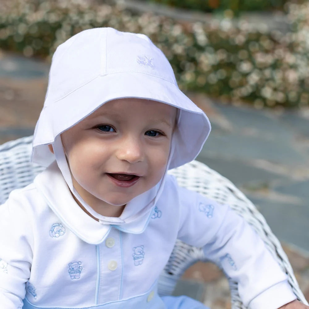 EMILE et ROSE Gibson Keep baby cool with this very practical sun hat with a neat brim and an adjustable chin strap, secured with soft velcro