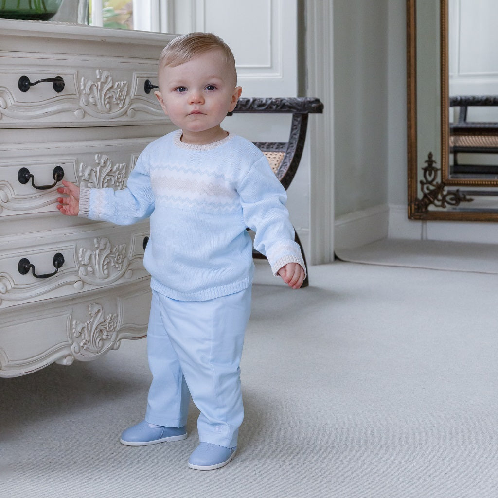 EMILE et ROSE Martin. This "smart casual" outfit should be part of any little boys’ wardrobe. The pale blue round neck jumper has a white and stone chevron and zig-zag Scandi design. The smart woven trousers have two pockets and a comfy waistline for baby