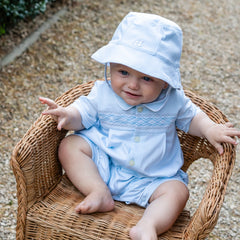 EMILE et ROSE Gibson Keep baby cool with this very practical sun hat with a neat brim and an adjustable chin strap, secured with soft velcro