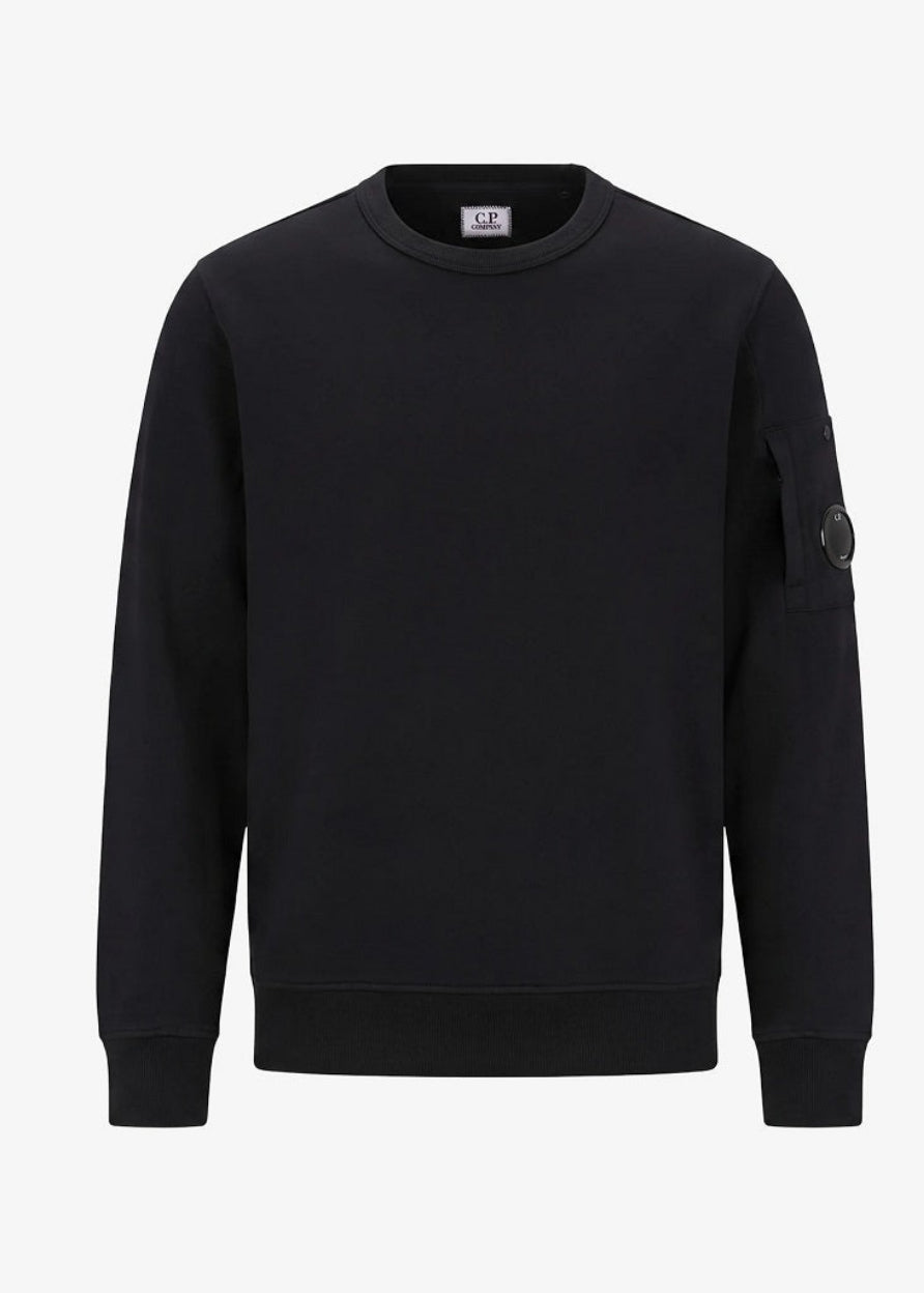 C.P. Company Kids light fleece crewneck sweatshirt with iconic lens detail, ribbed crewneck and cuffs Regular fit for everyday versatility. Black