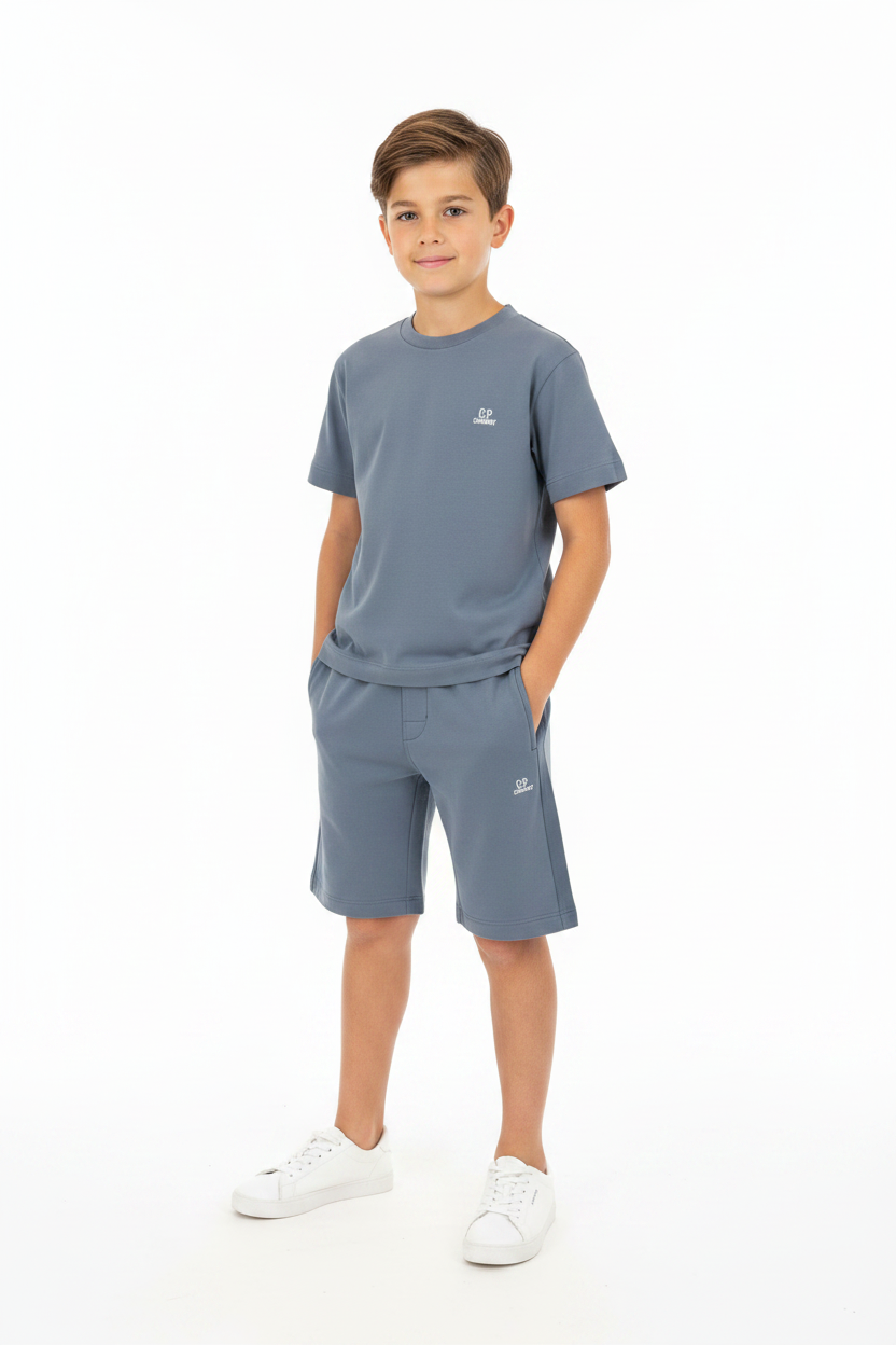 C.P. COMPANY Boys Cotton Jersey T-shirt with matching shorts
T-SHIRT Ribbed crewneck, chest printed logo. Silver Blue