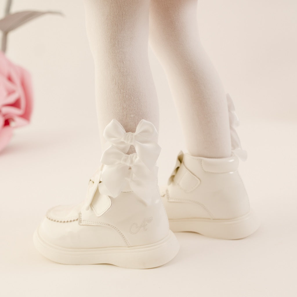 Little A by ADee Little Bloom theme. The Divine tights features delicate bow details at the ankles. A sweet and cosy finishing touch for any outfit. Snow White