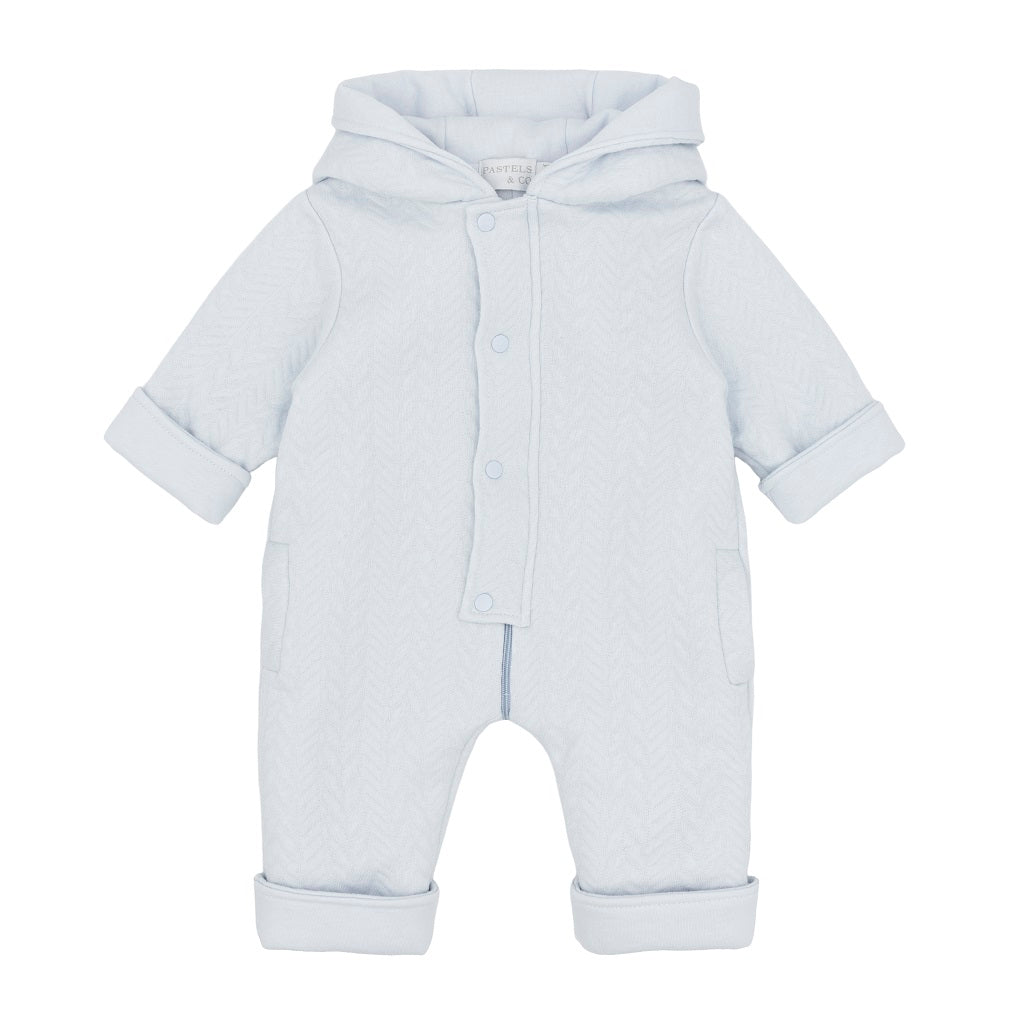 Pastels & Co - Herringbone Smash Story. The Brookly Pramsuit in soft pale blue offers timeless elegance for baby boys.