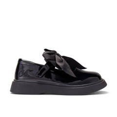 ADEE The Lyra shoe is perfect for school, with pretty bows on the velcro strap and embroidered logo to the side. Finished with non-slip rubber soles. Black