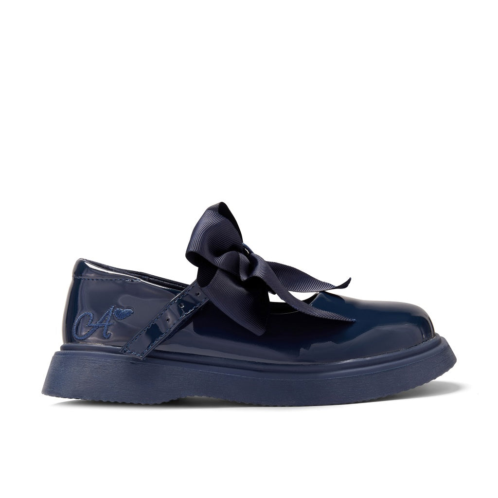 ADEE The Lyra shoe is perfect for school, with pretty bows on the velcro strap and embroidered logo to the side. Finished with non-slip rubber soles. Navy