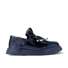ADEE The Lyra shoe is perfect for school, with pretty bows on the velcro strap and embroidered logo to the side. Finished with non-slip rubber soles. Navy