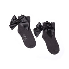 ADEE pixie ankle socks come in 3 classic colourways with a satin frill detail around the cuff, adding a touch of style to any outfit. Dark Grey