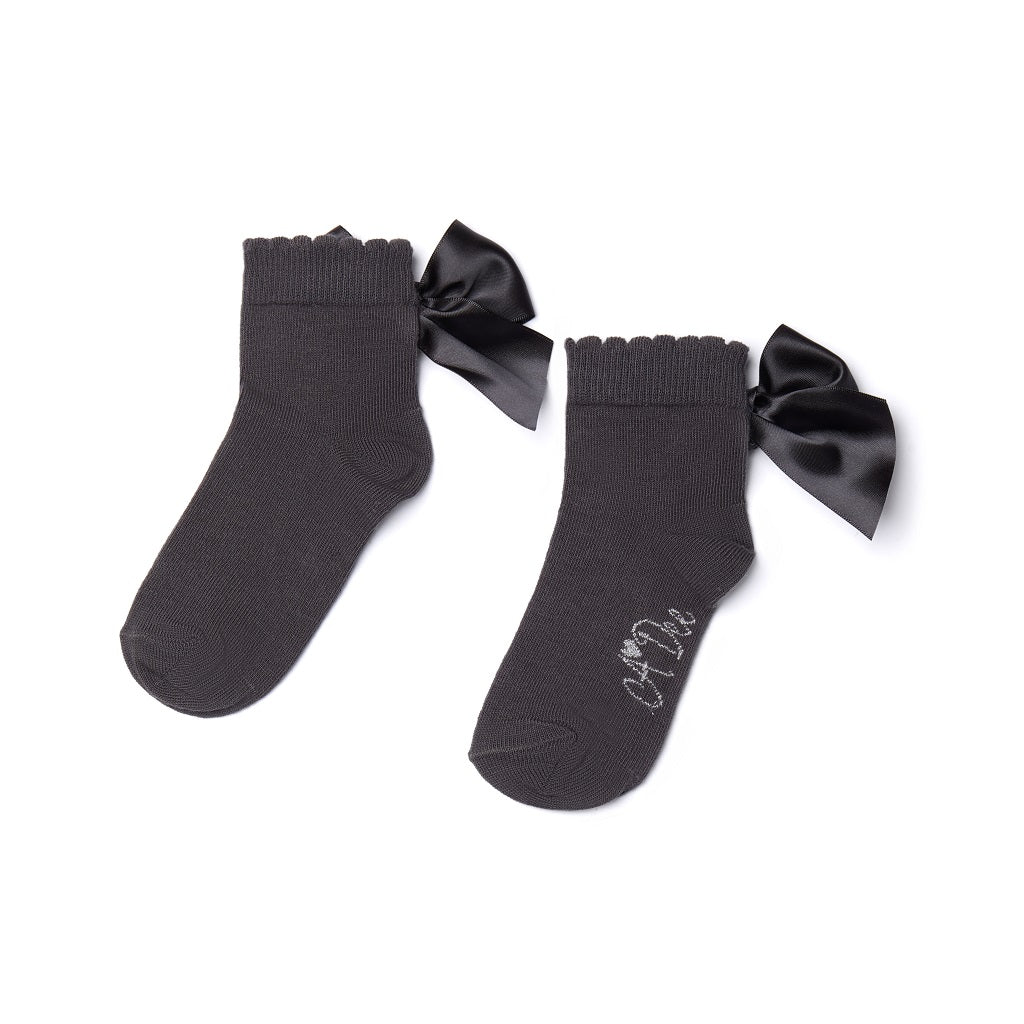 ADEE pixie ankle socks come in 3 classic colourways with a satin frill detail around the cuff, adding a touch of style to any outfit. Dark Grey